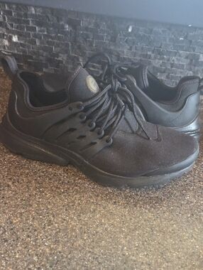 Nike Men's Black Athletic Lace-Up Sneakers